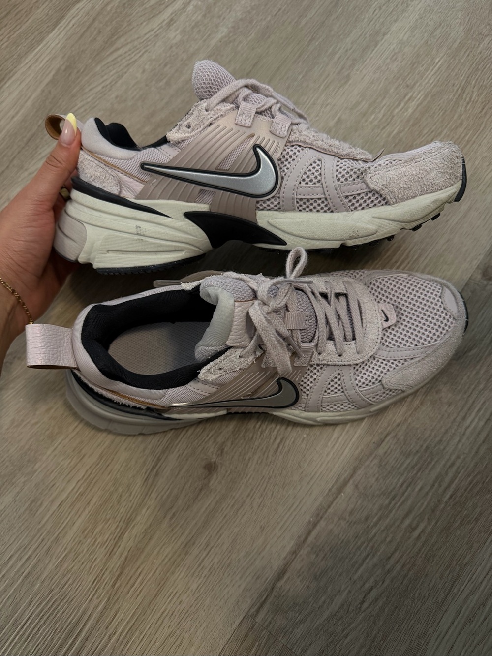 Nike Women’s v2k shoes size 8